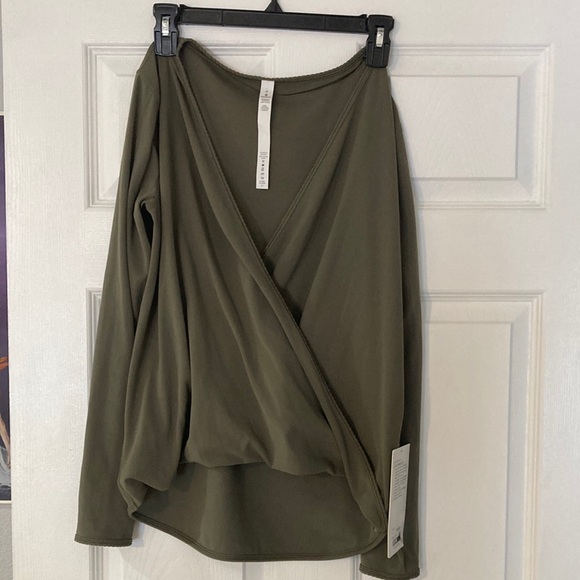 lululemon athletica Tops - Lululemon Athletica Full Freedom LS. Size 6. NWT